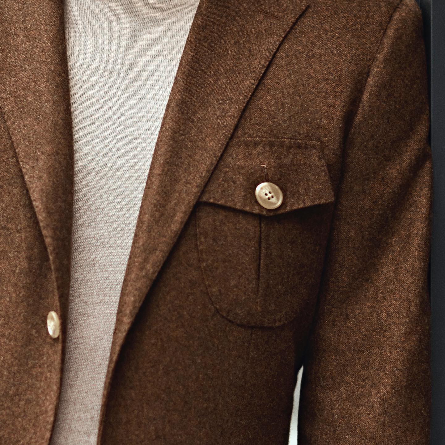 A Tailor's Guide To Choosing Suit Jacket Pockets | Senszio
