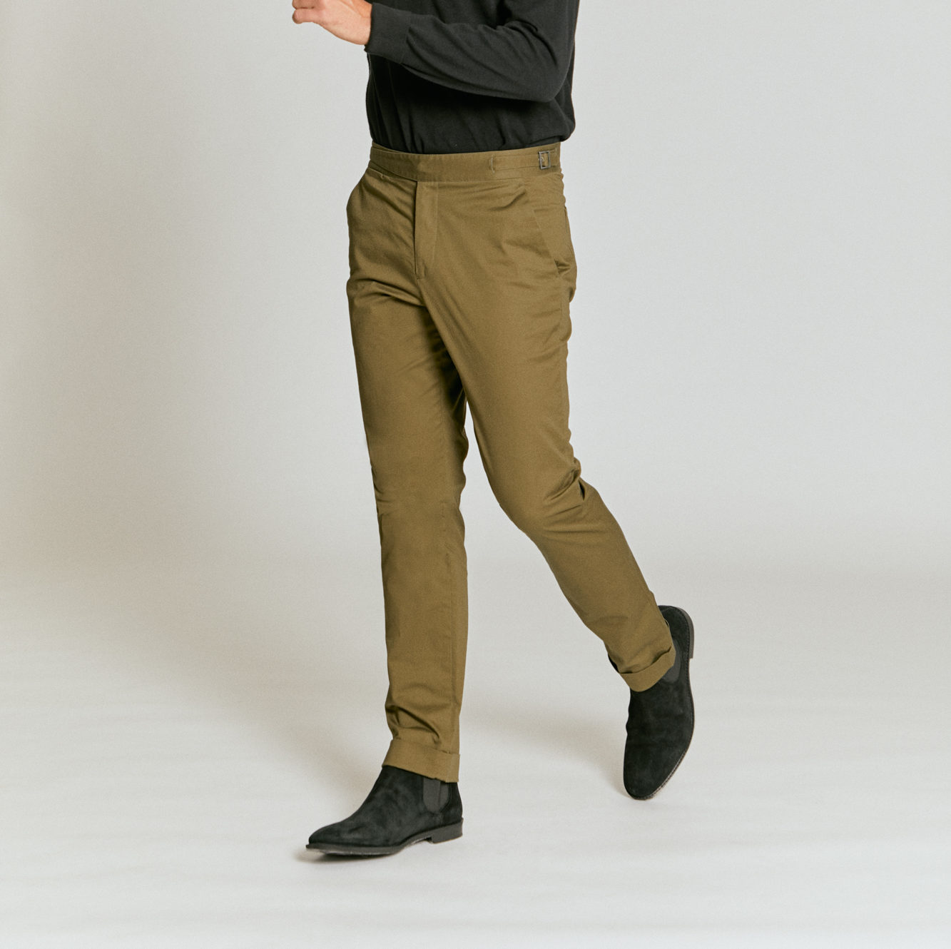 Model in olive chinos, part of Senszio